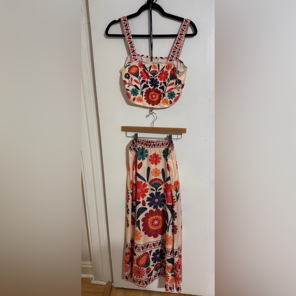 2 piece matching Top & Skirt. - Size L (size 8-10) NIB